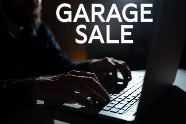 Inspiráló szöveg Garázs eladás, Word Írta értékesítése különböző háztartási cikkek gyakran tartott a garázsban - Fotó, kép