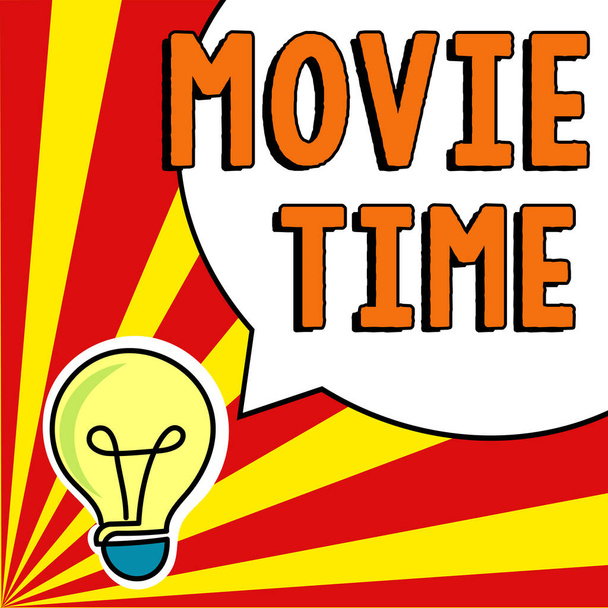 Schreiben von Text Movie Time, konzeptionelles Foto die geplante oder tatsächliche Zeit, zu der eine Show oder ein Film beginnt - Foto, Bild