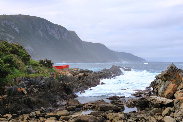 Вид на горы Цицикамма встречается с океаном, Национальный парк, Садовый маршрут в ЮАР - Фото, изображение