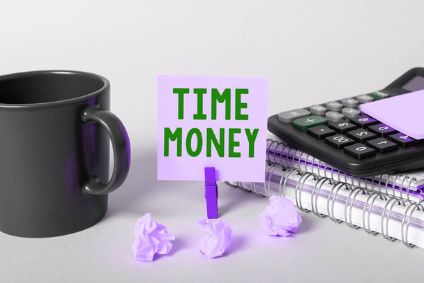 Konceptuální zobrazení Time Money, Business overview fondy zálohy na splacení v určeném termínu - Fotografie, Obrázek