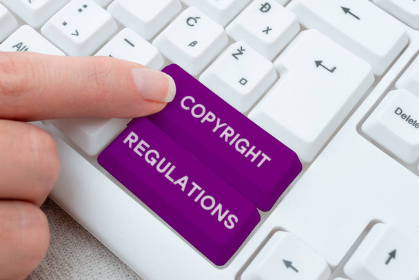 Tekst die inspiratie laat zien Copyright Regulations, Concept dat de oorspronkelijke werken van auteurschap beheerst - Foto, afbeelding