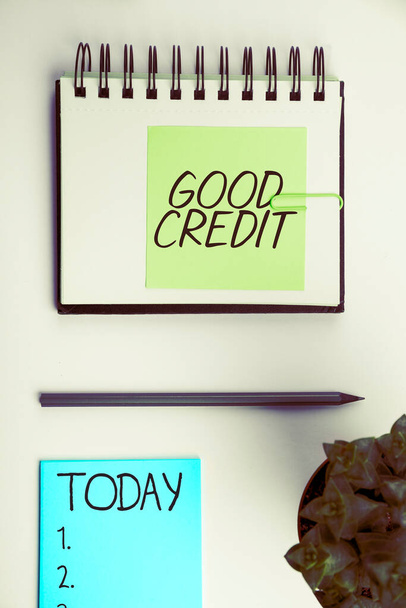 İyi Krediyi gösteren tabela, iş şovu borçlusu nispeten yüksek kredi puanı ve güvenli kredi riskine sahip - Fotoğraf, Görsel