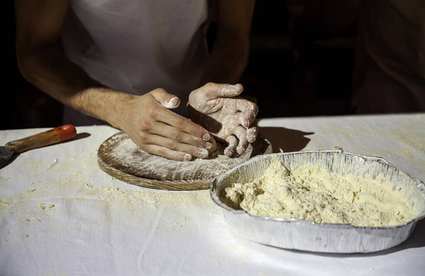 Деталь хлібного тіста, традиційні та ремісничі роботи
 - Фото, зображення