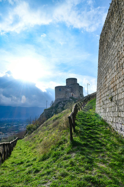 Vue de Montesarchio, une petite ville dans la province de Bénévent, Italie. - Photo, image