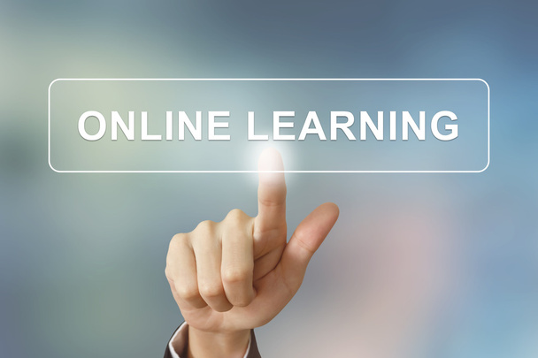 mano de negocios haciendo clic en el botón de aprendizaje en línea en backgro borrosa
 - Foto, imagen