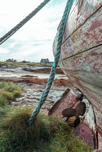 Старая кораблекрушение недалеко от Клифдена Ирландия - Фото, изображение