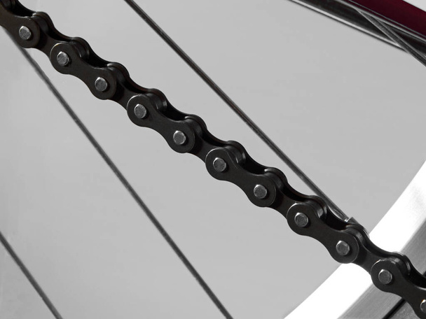 Single speed bike chain. Close-up. On white background. - Foto, Imagen