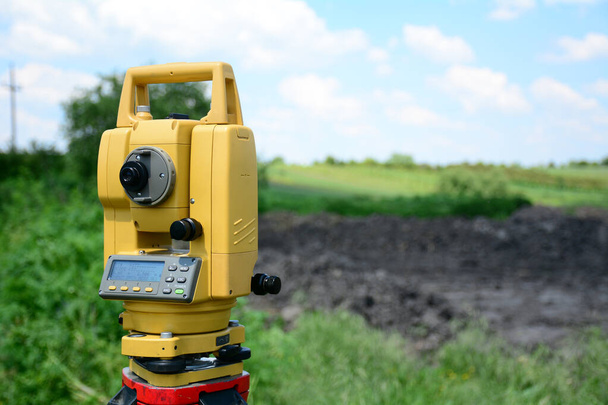 Outdoor topographic measurements and positioning with total station and prism  - Fotoğraf, Görsel