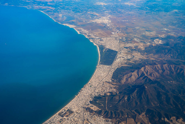 Вид с воздуха на Тунис во время полета Монастир в Лион - Тунис - Фото, изображение