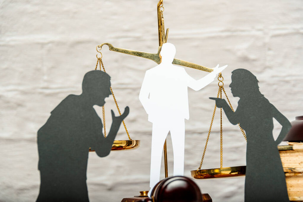 Silhouette symbol. Child custody. Family law proceedings. Divorce mediation, legal separation - Foto, afbeelding