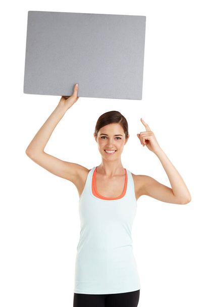 Olhe para estas dicas de fitness fáceis. uma jovem mulher em forma isolada no branco - Foto, Imagem