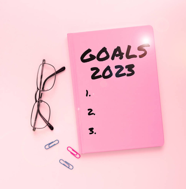 Натхнення, що показує знак Цілі 2023, Бізнес-підхід, що визначає те, що ви хочете досягти
 - Фото, зображення