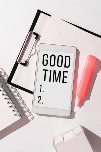 Tekenen weergeven van Good Time, Business showcase het juiste moment om iets te doen of voor iets te gebeuren - Foto, afbeelding