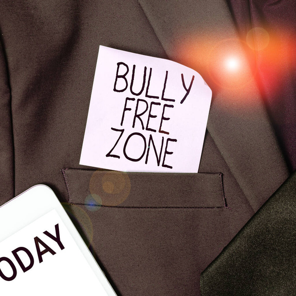 Señal de texto que muestra Bully Free Zone, Idea de negocios No se permite ser respetuoso con otros bullying aquí - Foto, Imagen
