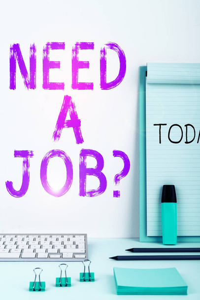 Leyenda conceptual Need A Job, Word Escrito en preguntar a la persona si necesita trabajar regularmente con el fin de ganar dinero - Foto, Imagen