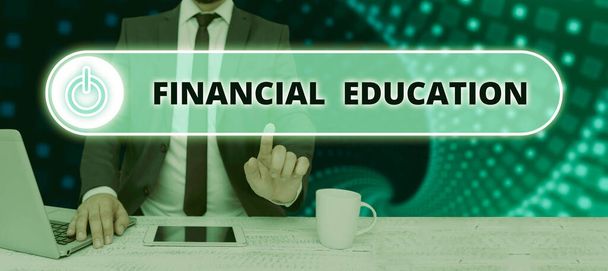 テキストの手書き金融教育、概念写真金融や投資などの金融分野を理解する - 写真・画像