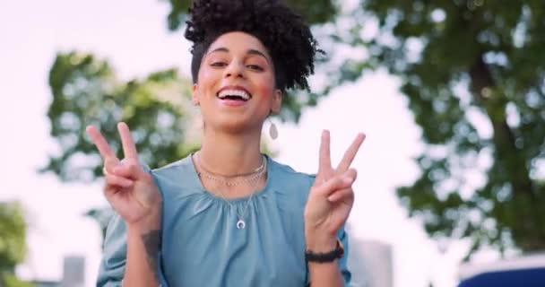 Black woman with face and peace hand sign, outdoor in nature with smile and fun, young and freedom in New York. Youth, hands and v with portrait, happiness and positive mindset, motivation and summer. - Footage, Video