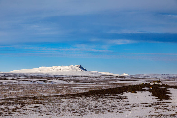 Eerste sneeuw in de bergen van het noordoosten van IJsland - Foto, afbeelding