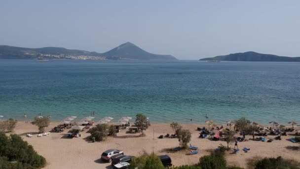 Panoraamanäköala haaksirikkoon Divarin rannalla lähellä Navarinonlahtea, Gialova. Se on yksi parhaista rannoista Välimeren Euroopassa sijaitsee Messiniassa, Kreikassa - Materiaali, video