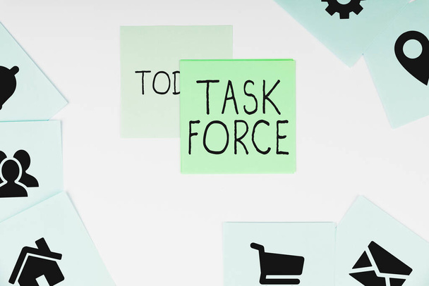Tekst bijschrift presenteren Task Force, Business overzicht een groep mensen die worden samengebracht om een bepaald werk te doen - Foto, afbeelding