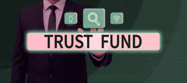 Написание текста Трастовый фонд, Концепция означает деньги, которые хранятся доверенными лицами для бенефициаров - Фото, изображение