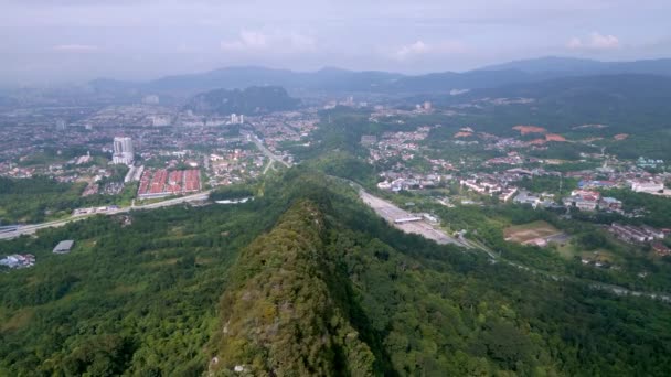 Drone shot Bukit Tabur parte di Klang Gates Quartz Ridge - Filmati, video