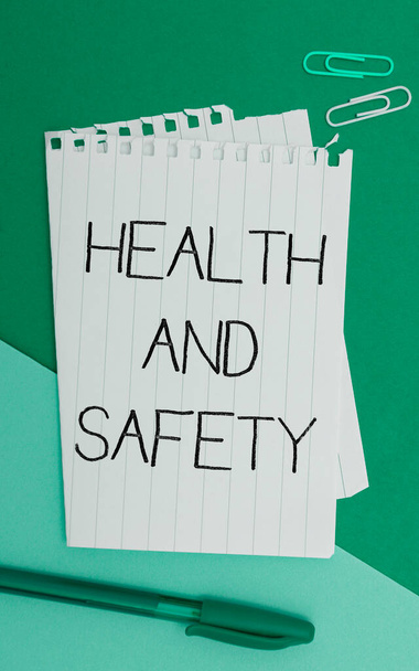 Señal de texto que muestra Salud y Seguridad, Palabra escrita en Tomar las medidas apropiadas para protegerse del daño - Foto, imagen