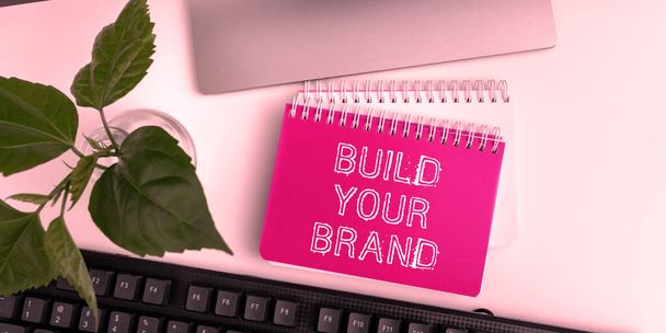 Pisanie wyświetlania tekstu Build Your Brand, Business overview Make a commercial identity Marketing Reklama - Zdjęcie, obraz