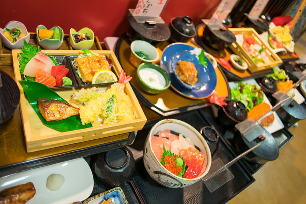 Modelos de alimentos japoneses hechos de resina y plástico
 - Foto, imagen