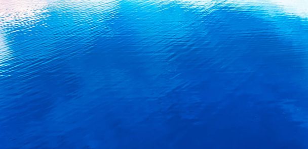 Blue water texture, on the surface of a clear blue lake. Abstract natural background. - Foto, Bild