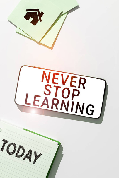 Концептуальный заголовок Never Stop Learning, Business concept Continue to Improve and Empower your Boundaries - Фото, изображение