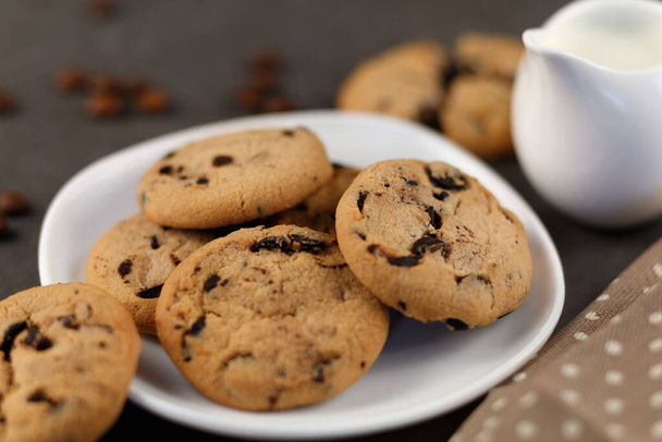 Cookies with chocolate. Appetizing homemade cookies. - Foto, Imagem