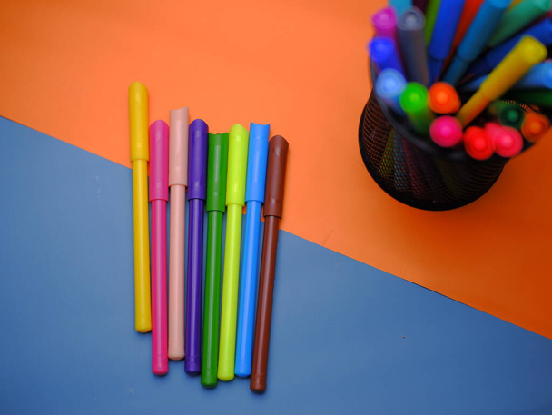 Color markers on a two-color background - Foto, Imagem