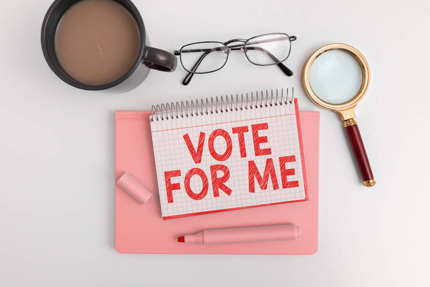 Text schreiben Vote For Me, Word for Campaigning für eine Regierungsposition bei der kommenden Wahl - Foto, Bild