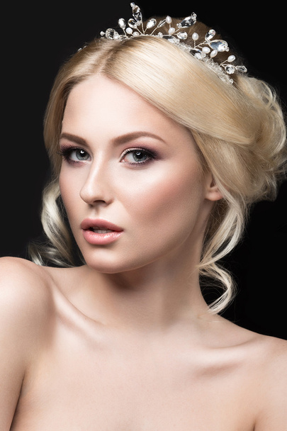 Beautiful blond girl in the image of a bride with a tiara in her hair. Beauty face. Wedding image. - Foto, Imagen