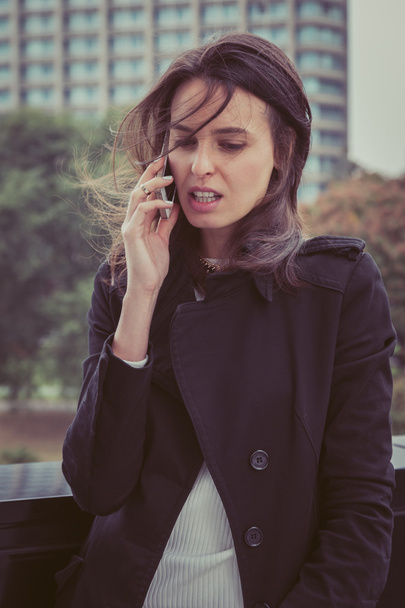 Pretty girl talking on phone in the city streets - Zdjęcie, obraz