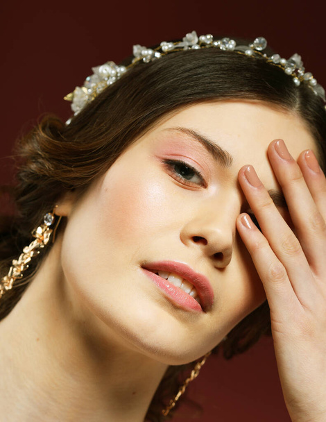 jewelry, luxury, wedding and people concept: young bride with gorgeous diadem in her hair. Close up picture. - 写真・画像