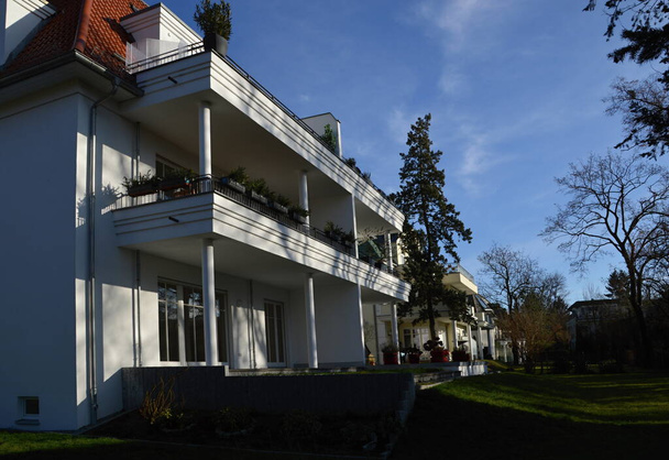 Villa im Frühling im Stadtteil Schmargendorf, Wilmersdorf in der Hauptstadt Berlin - Foto, Bild