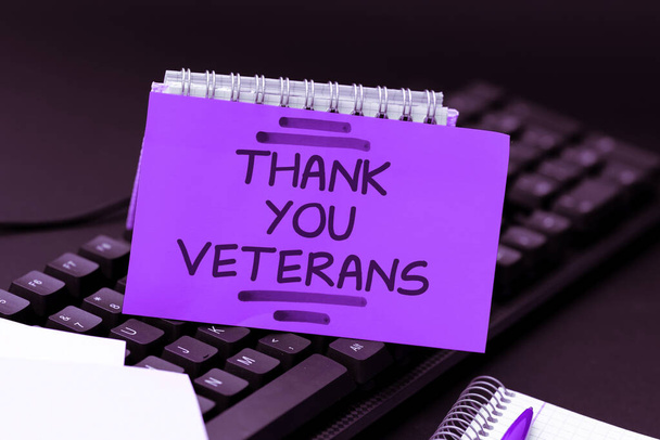 Título conceptual Thank You Veterans, Word for Expression of Gratitude Greetings of Appreciation - Foto, Imagen