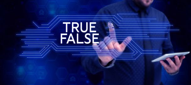 Exhibición conceptual True False, Foto conceptual una prueba que consiste en una serie de declaraciones que deben marcarse - Foto, imagen
