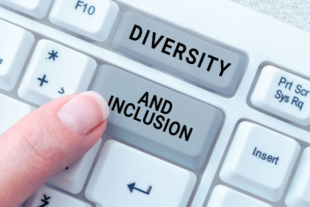 Leyenda conceptual Diversidad e inclusión, gama concepto de negocio diferencia humana incluye raza etnia género - Foto, imagen
