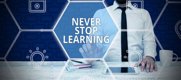 Sign displaying Never Stop Learning, Internet Concept Continue to Improve and Empower your Boundaries - Foto, imagen