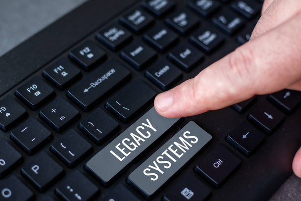 Εννοιολογική λεζάντα Legacy Systems, Internet Concept παλιό σύστημα υπολογιστών τεχνολογίας μέθοδο ή πρόγραμμα εφαρμογής - Φωτογραφία, εικόνα