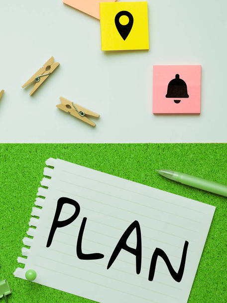 Escribir mostrando el plan de texto, Word for Start de una propuesta detallada de hacer o lograr algo - Foto, imagen