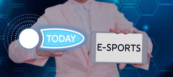 Подпись к тексту представляет E Sports, Word для многопользовательской видеоигры играл конкурентно для зрителей - Фото, изображение