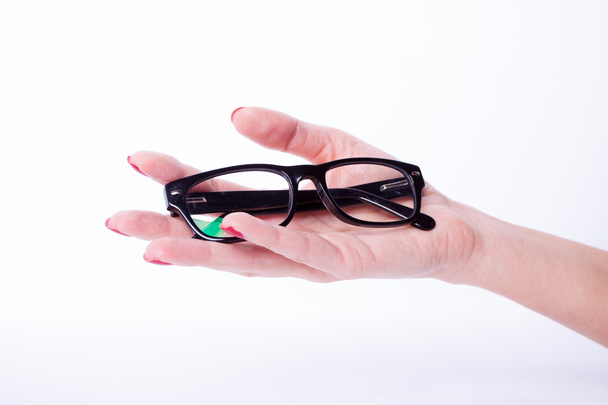 Vrouw handen bedrijf bril - Foto, afbeelding