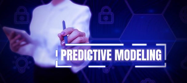 予測モデリング、予測分析によるインターネットコンセプトメンテナンス戦略を示すテキストサイン - 写真・画像