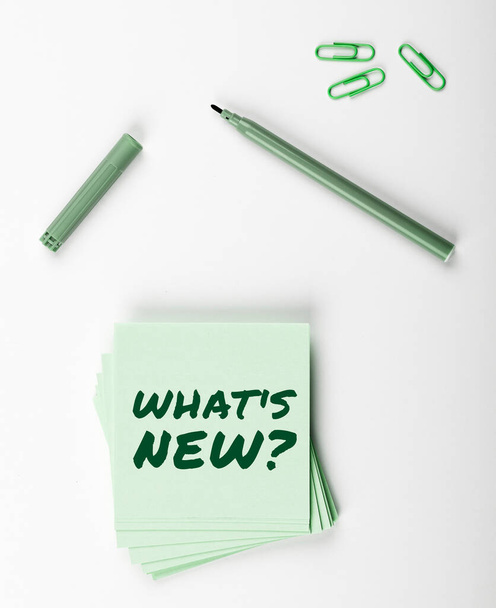 Handschrift Zeichen What s New, Business Überblick Fragen nach den neuesten Updates Trends Happening News - Foto, Bild