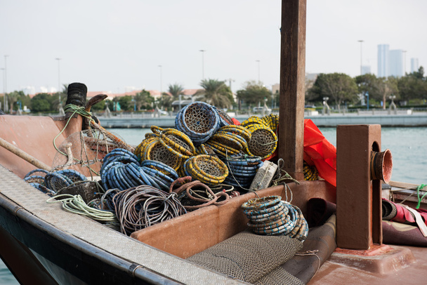 altes Fischerboot mit Netzen - Foto, Bild