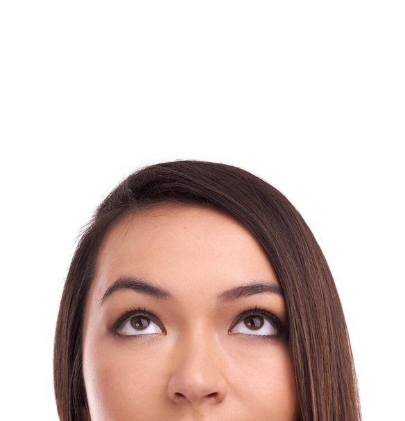 Looking around for inspiration. Studio headshot of a young woman looking up at copyspace - Foto, Imagen